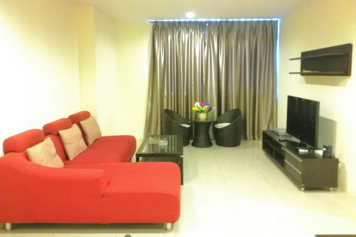 Apartment, 4 Bedrooms | Living area