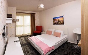 Free minibar, iron/ironing board, free WiFi