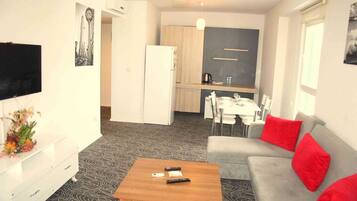 Free minibar, iron/ironing board, free WiFi