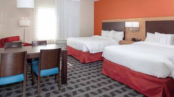 1 habitación, escritorio, tabla de planchar con plancha y cunas