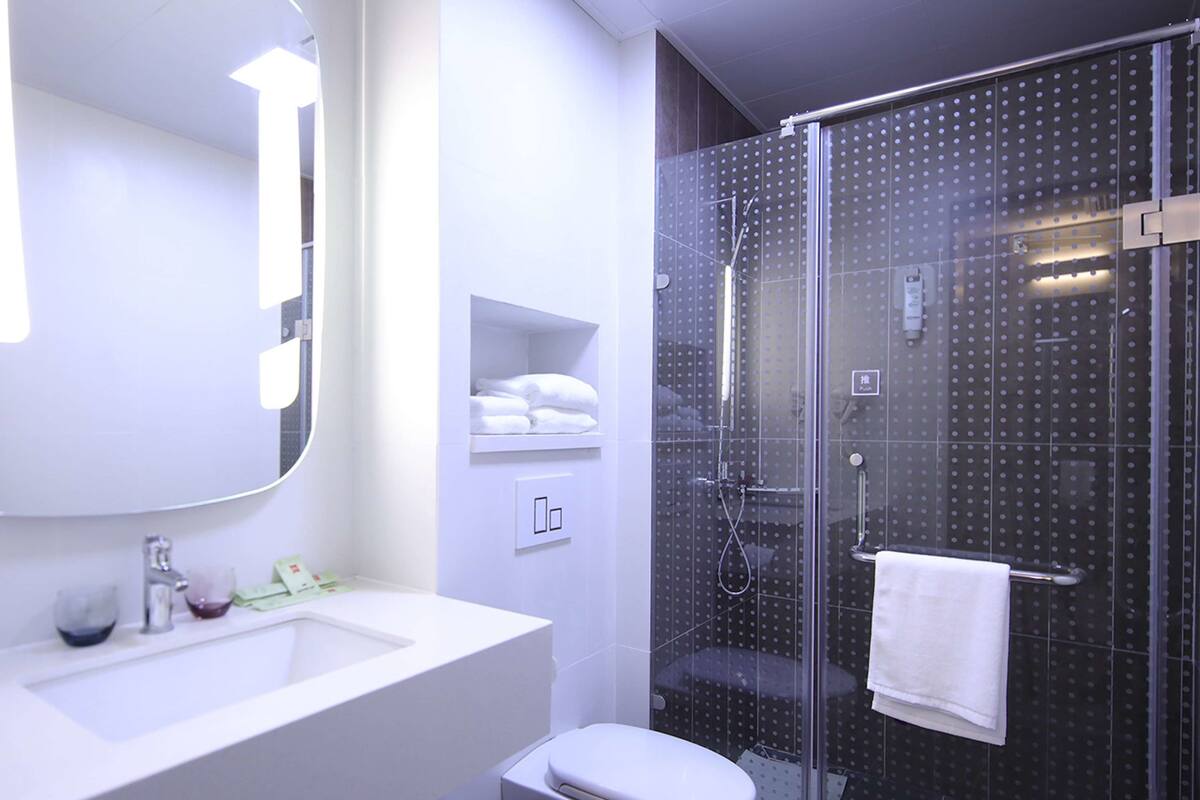Deluxe Double Room | Select Comfort beds, in-room safe, blackout drapes, free WiFi