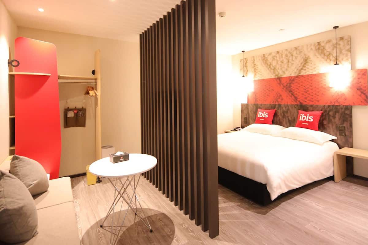 Select Comfort beds, in-room safe, blackout curtains, free WiFi