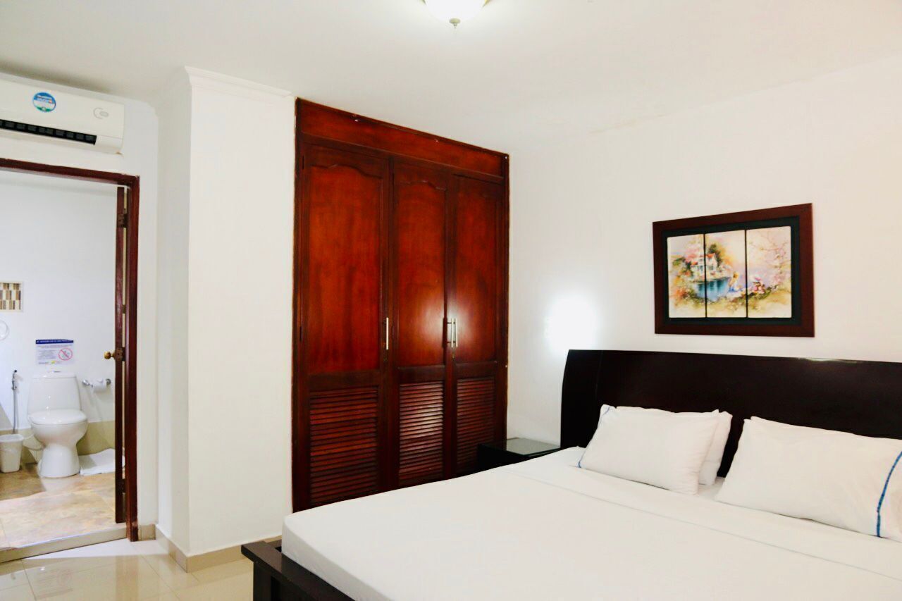Desk, laptop workspace, free WiFi, bed sheets