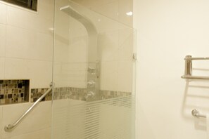 Bathroom - Hotel Yivinaca (Barranquilla)