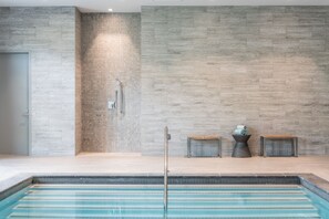Indoor pool - Fairfield Inn & Suites by Marriott Boston Waltham (Waltham)