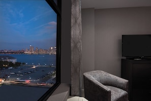 1 bedroom, in-room safe, desk, blackout drapes