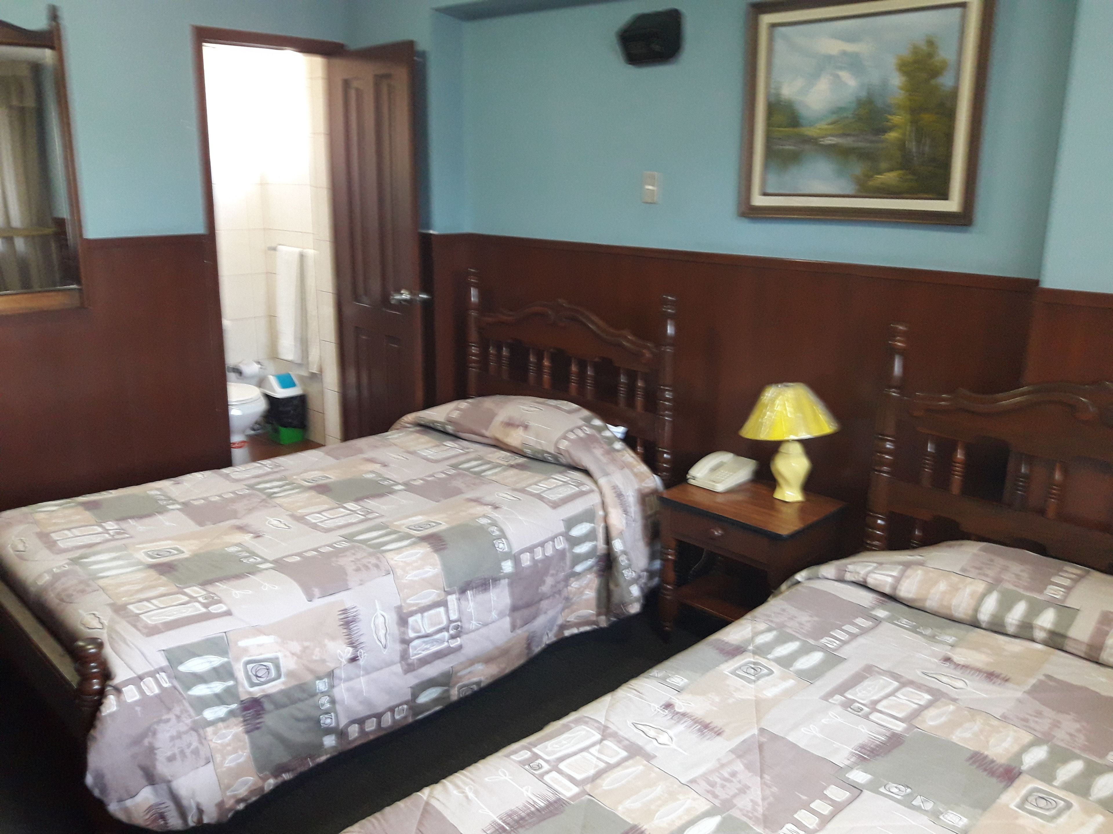 Habitación doble de uso individual | Caja fuerte, escritorio, camas supletorias y Internet por cable gratuito