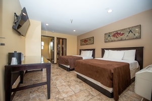 Habitación familiar doble, 2 camas dobles, cocina | Escritorio, sistema de insonorización, wifi gratis y ropa de cama