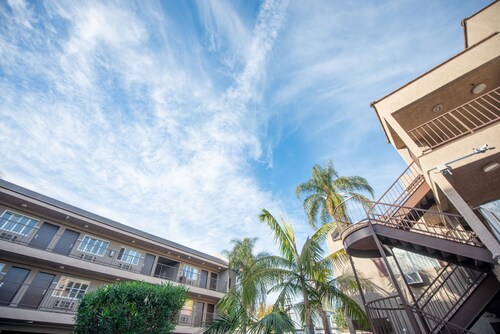 Casa Bella Inn - Huntington Park