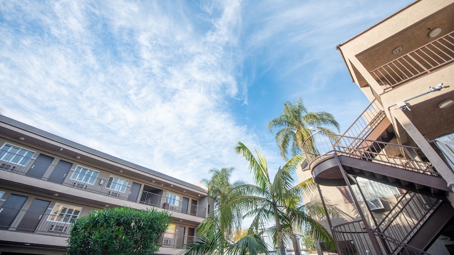 Casa Bella Inn - Huntington Park