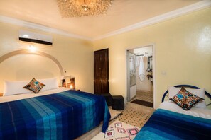 ستائر تعتيم ومكواة/لوح كي وأسرّة أطفال/رضّع (مجانًا) وأسرّة قابلة للطي