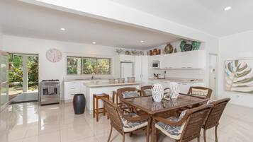 Vila luxo, 3 quartos, piscina particular, de frente para a praia | Sala de jantar