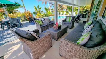 Vila luxo, 3 quartos, piscina particular, de frente para a praia | Área para churrasco/piquenique