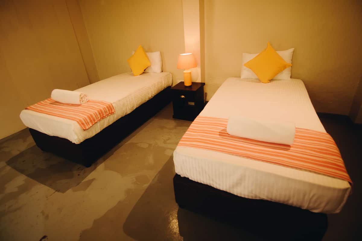 Quarto casal ou duplo standard, para não fumantes | Roupas de cama premium, escrivaninha, Wi-Fi de cortesia