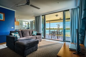 2 Bedroom Downstairs | Living area - Riverside Holiday Resort Urunga (Urunga)