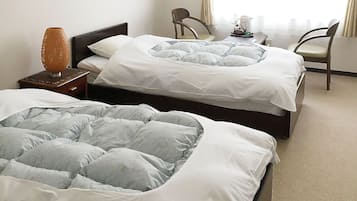 Twin Room, Non Smoking, Lake View | In-room safe, free WiFi