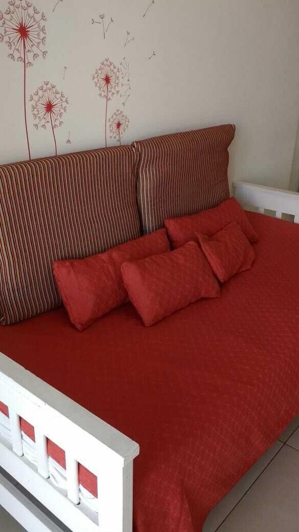 Comfort Apartment, 1 Bedroom, City View | Living room | Flat-screen TV