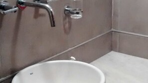 Bathroom sink - Apartamentos 44 (La Plata)