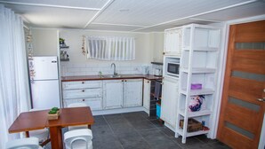 客室内のダイニングエリア