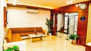 Lobby - Hotel Krishna by Rivaa (Jaipur)