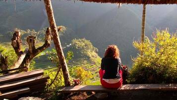 Phòng (Native Hut) | Hiên