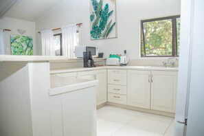 슈피리어 방갈로, 침실 2개, 석호 전망, 바다 정면 | 전용 주방 | 대용량 냉장고, 전자레인지, 오븐, 쿡탑