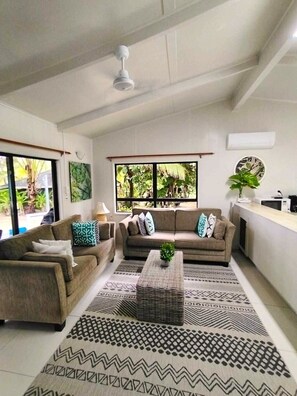 Familie-bungalow, 2 soverom, utsikt mot lagune, ved strandkanten | Innvendig