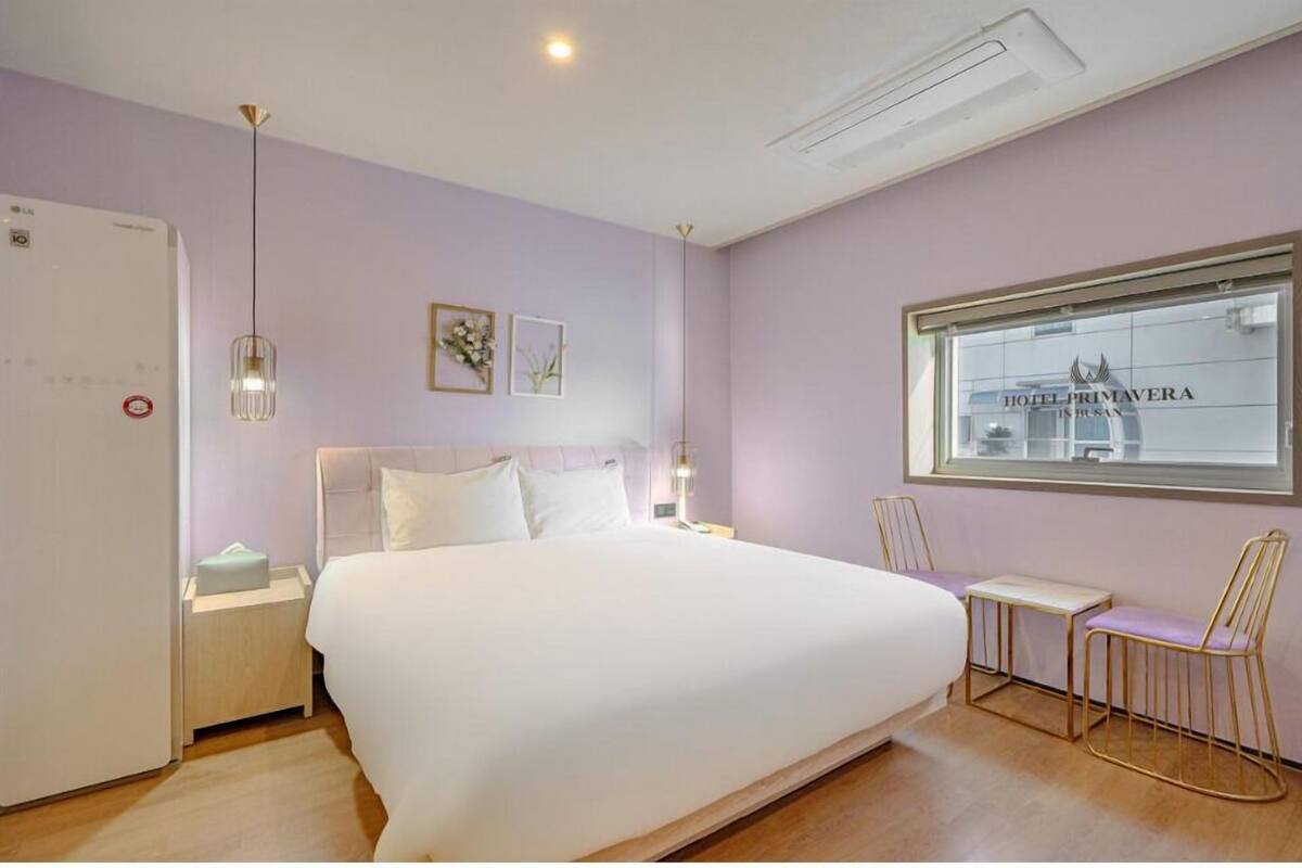 Kamar Double Deluks | Seprai premium, selimut bulu angsa, tirai kedap cahaya, dan kedap suara