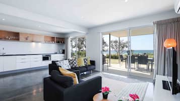 Deluxe Apartment, 3 Bedrooms, Ocean View | 3 bedrooms, desk, blackout drapes, iron/ironing board