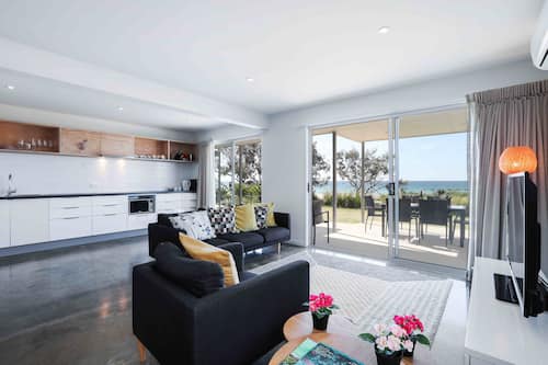 Deluxe Apartment, 3 Bedrooms, Ocean View | Desk, blackout drapes, iron/ironing board, cribs/infant beds