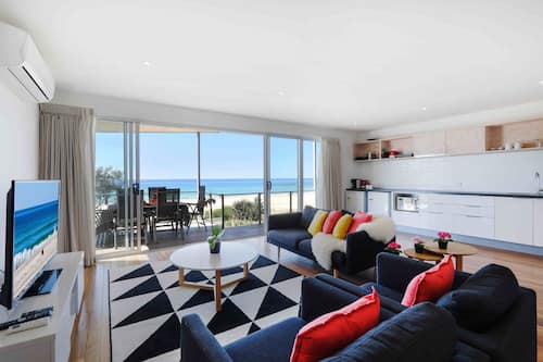 Deluxe Apartment, 2 Bedrooms, Ocean View | Desk, blackout drapes, iron/ironing board, cribs/infant beds