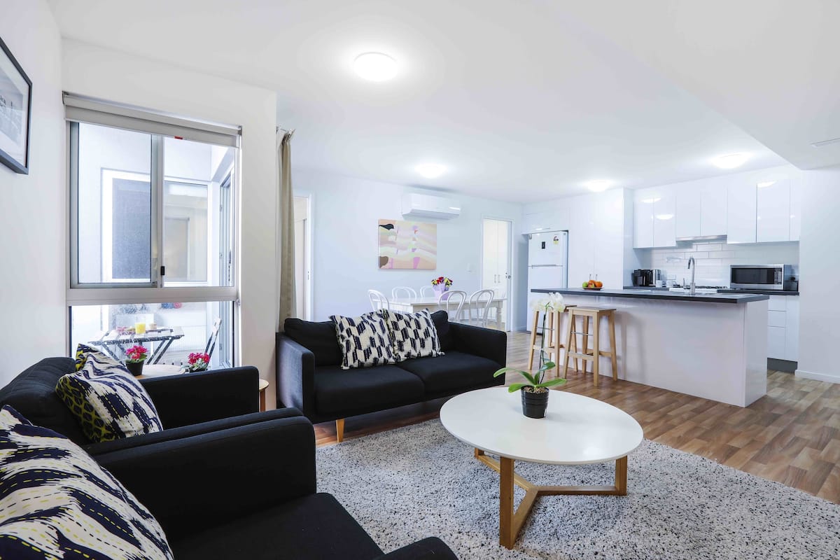 3 habitaciones, escritorio y cortinas blackout