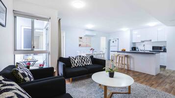 Deluxe-huoneisto, 3 makuuhuonetta | Työpöytä, pimennysverhot, silitysrauta/-lauta, vauvansängyt
