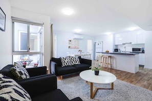 Appartement Deluxe, 3 chambres | Bureau, rideaux occultants, fer et planche à repasser