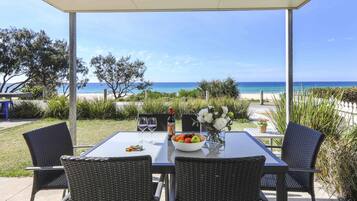 Deluxe Apartment, 3 Bedrooms, Ocean View | 3 bedrooms, desk, blackout drapes, iron/ironing board