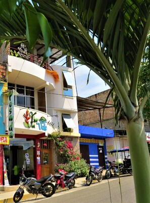 ด้านหน้าที่พัก