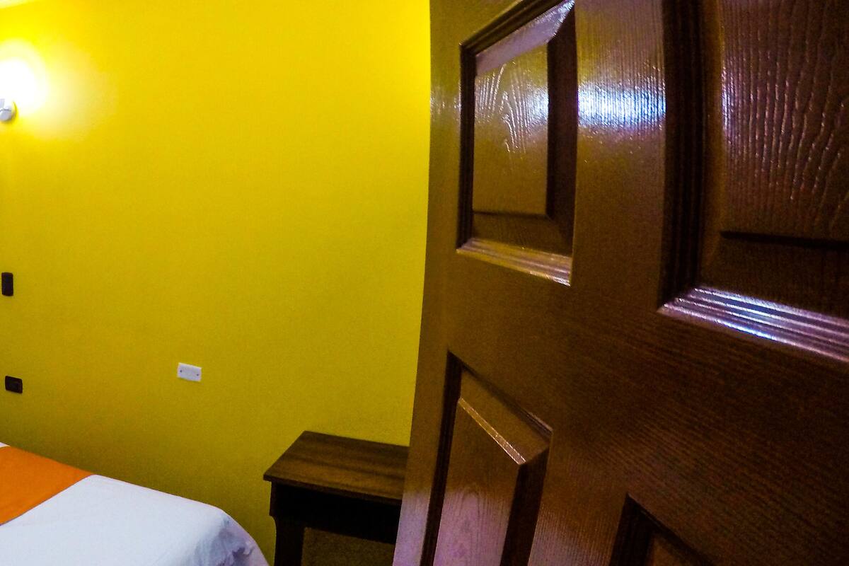 Deluxe Room, 4 Bedrooms | Hypo-allergenic bedding available, desk, laptop workspace