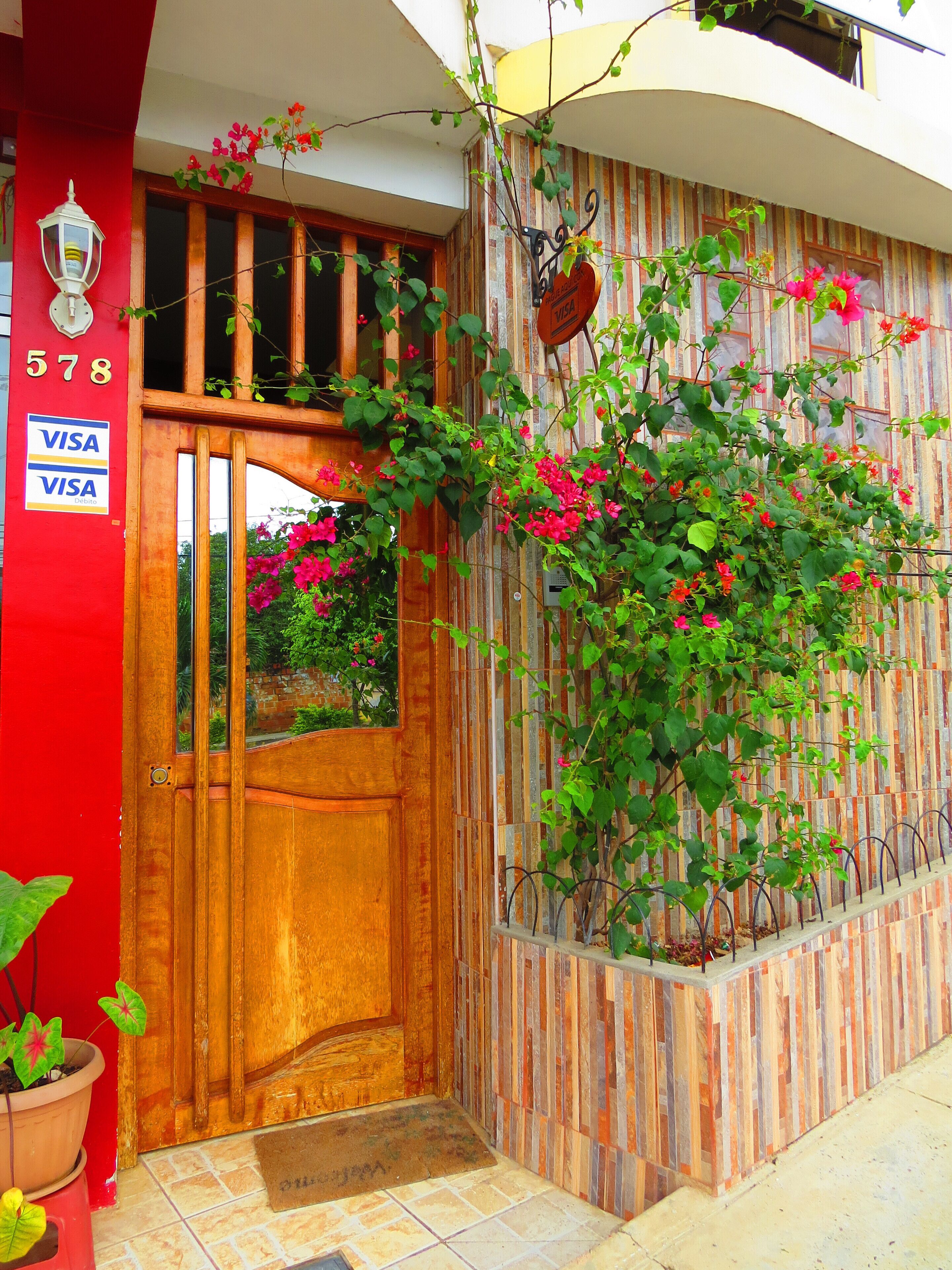 Mặt tiền nơi lưu trú