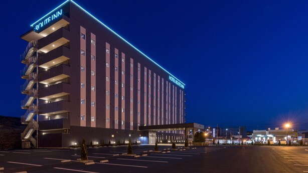 A multi-story hotel with a prominent sign, a covered entrance, and a parking lot. - Hotel Route-Inn Utsunomiya Yuinomori -Lightline Yuinomori Nishi- (Utsunomiya)