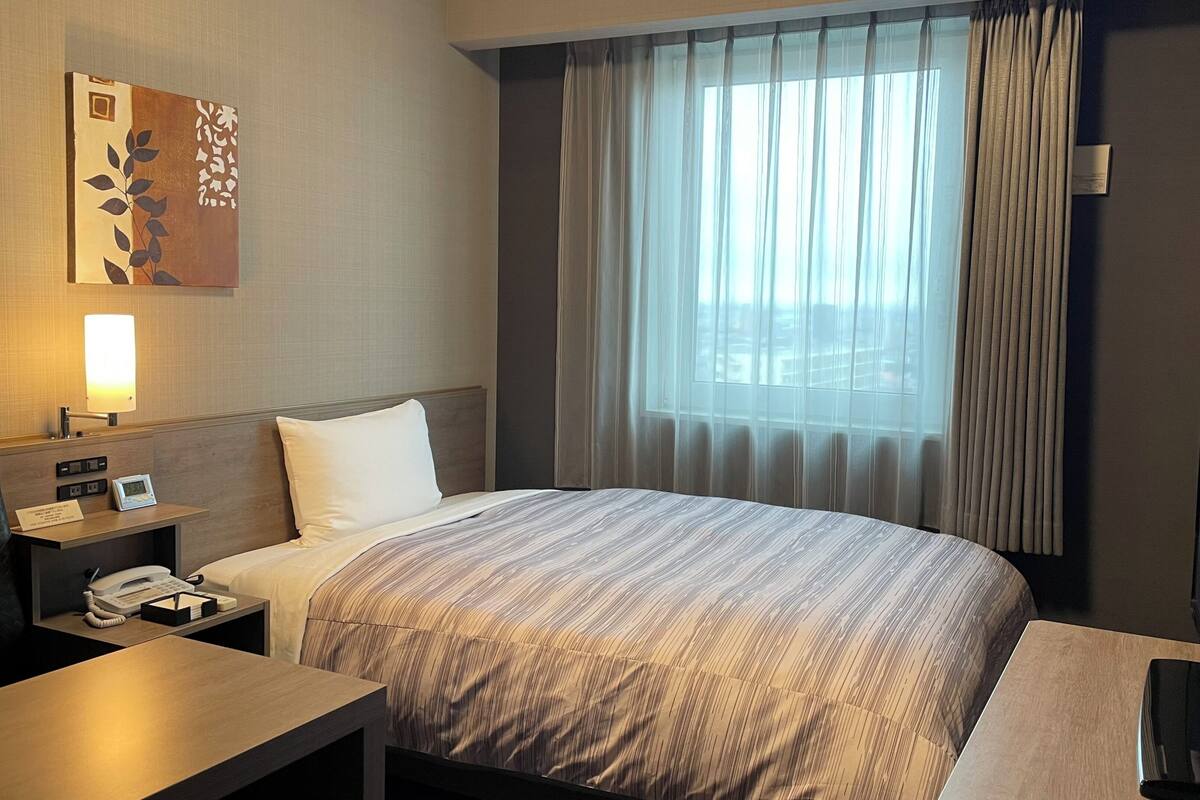 WiFi (free), bed sheets