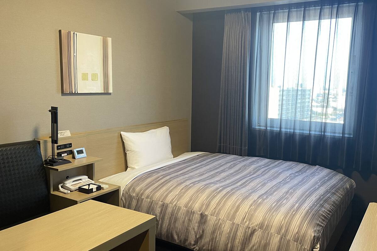 WiFi (free), bed sheets