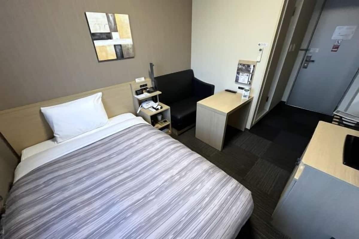 1 bedroom, desk, free WiFi, bed sheets
