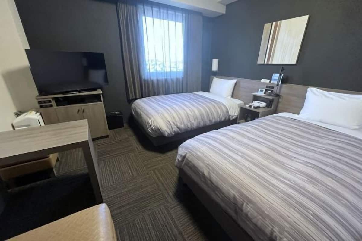1 bedroom, desk, free WiFi, bed sheets