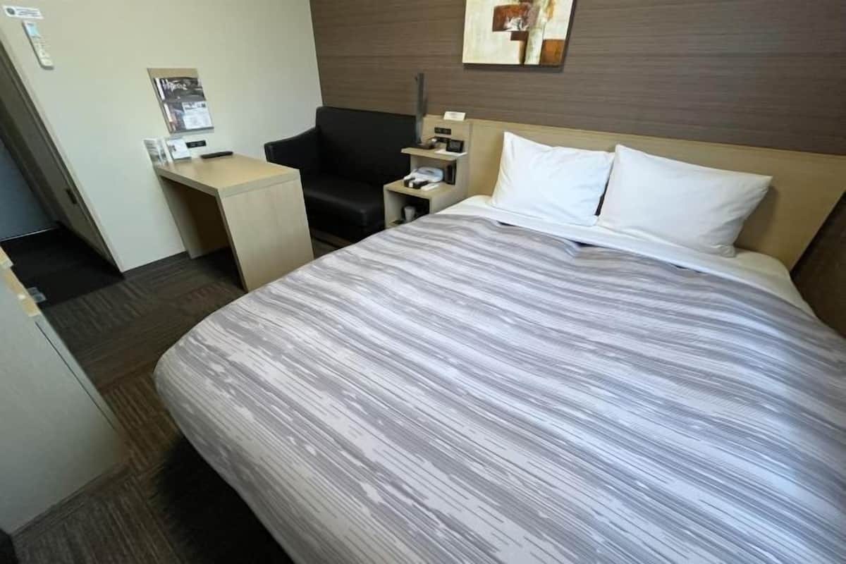 1 bedroom, desk, free WiFi, bed sheets