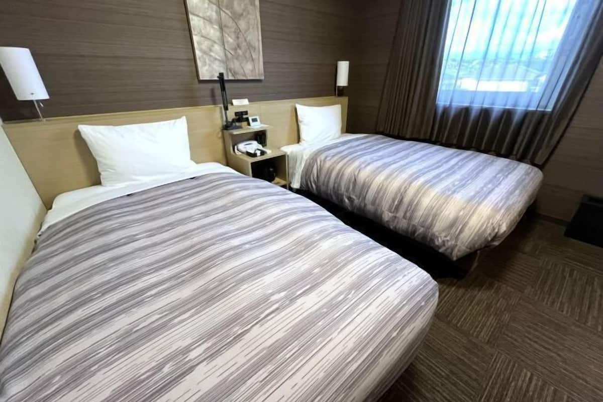 1 bedroom, desk, free WiFi, bed sheets