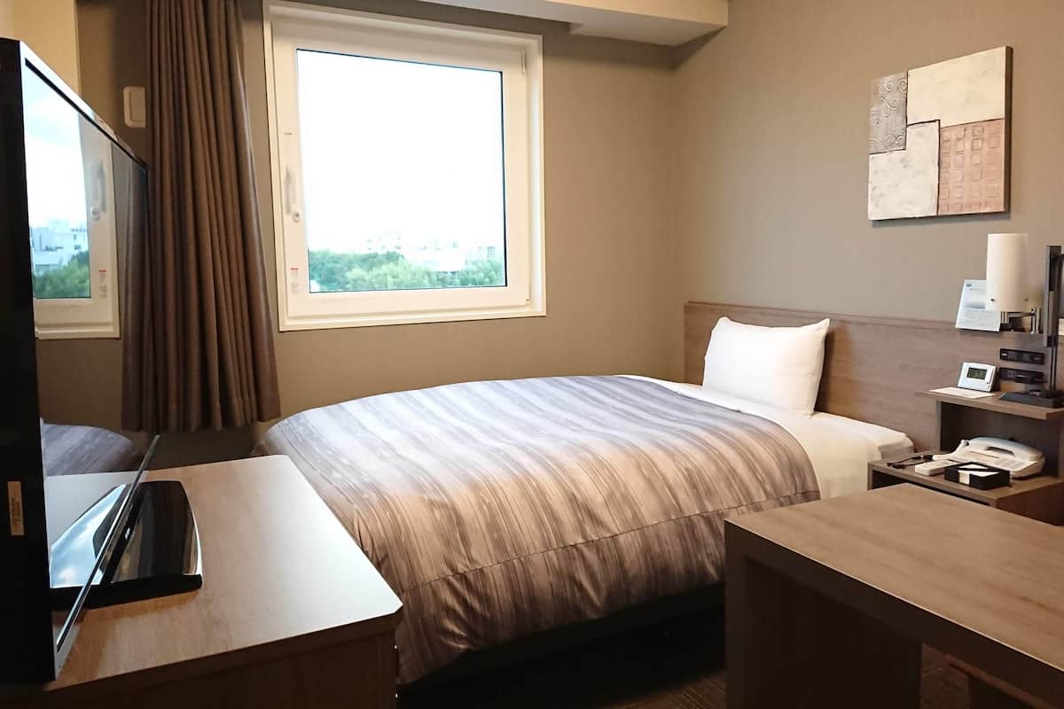 Desk, WiFi (free), bed sheets