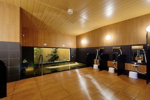 Indoor spa tub