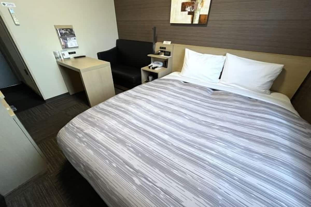 1 bedroom, desk, free WiFi, bed sheets