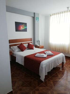 Single Room | In-room safe, desk, free WiFi, bed sheets - Marbella Hotel (Tarapoto)