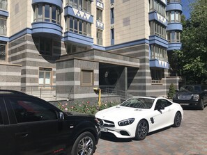 Front of property - Luxury Condominium. Kiev center. (Kyiv)